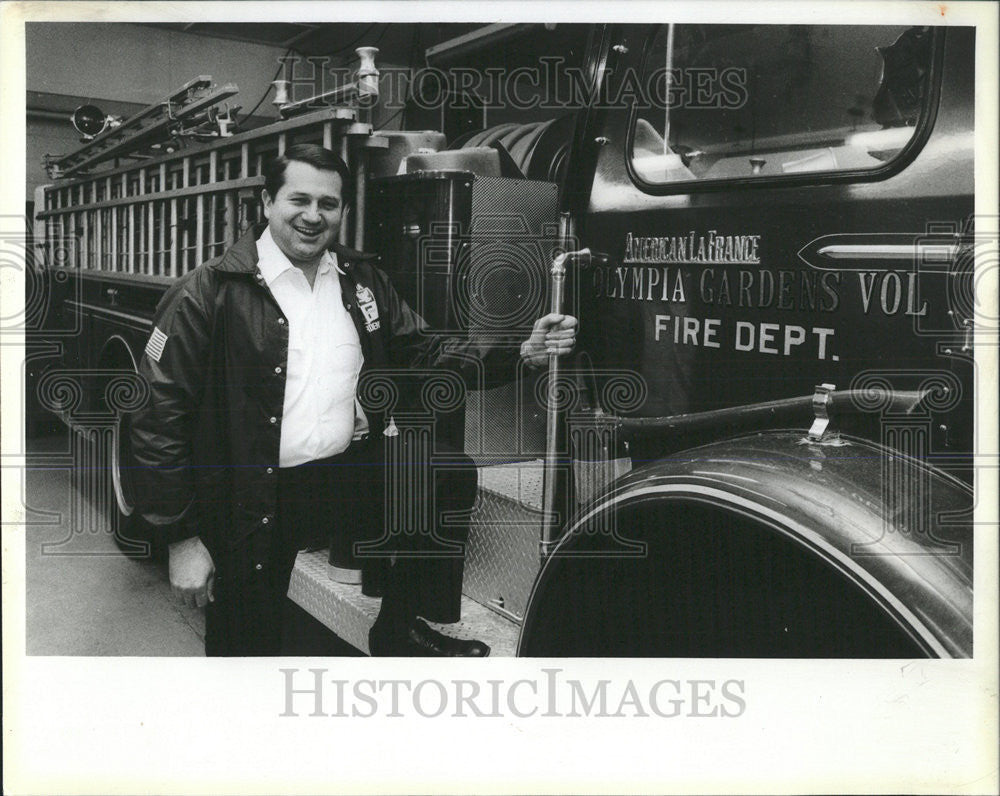 1985 Press Photo Ron Cutshall Chicago Heights Major Fire Station Alf Siewers - Historic Images