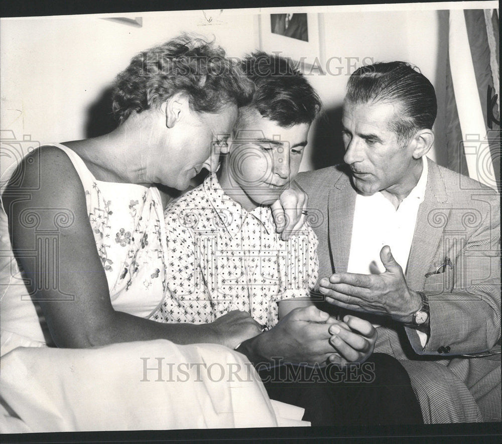 1960 Press Photo Harold Dalibozak father Heinz stepmother Erna Betsy Bengam - Historic Images