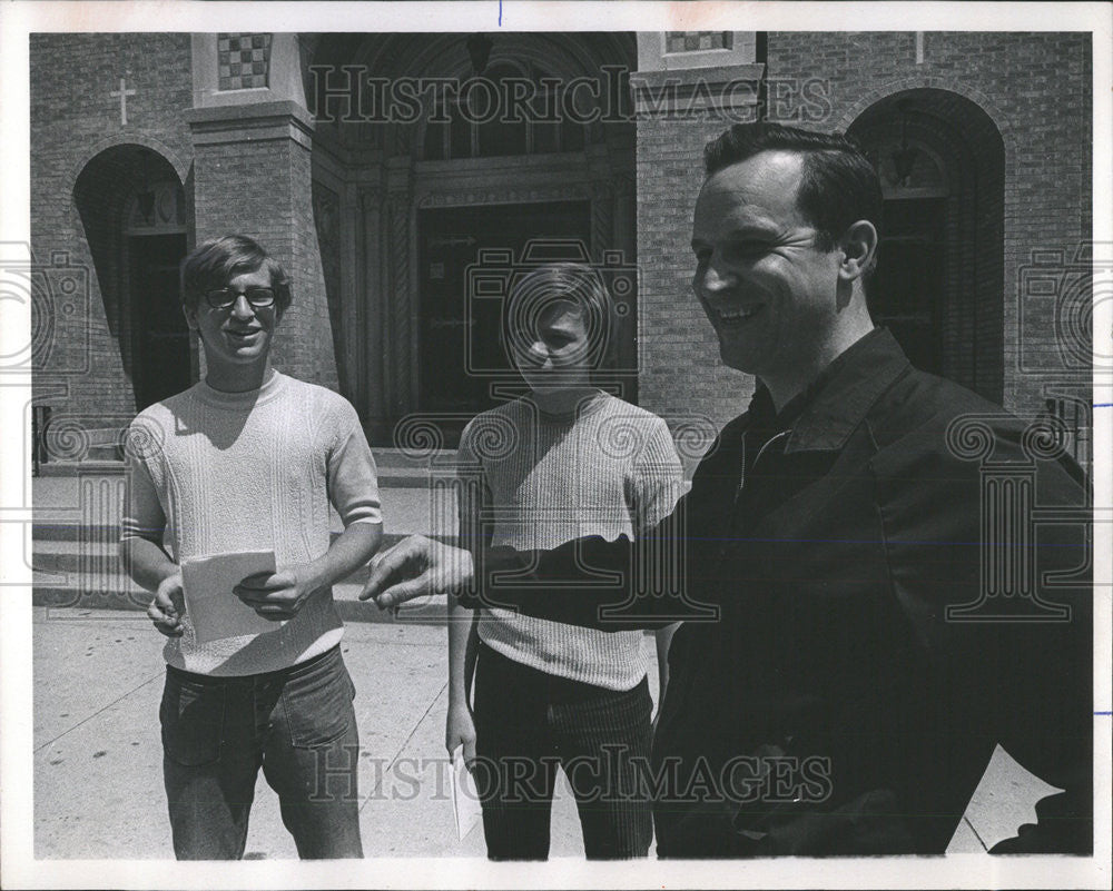 1971 Press Photo Roman Coller Father Gino Dalpiaz pastor Our Lady Pompei Church - Historic Images