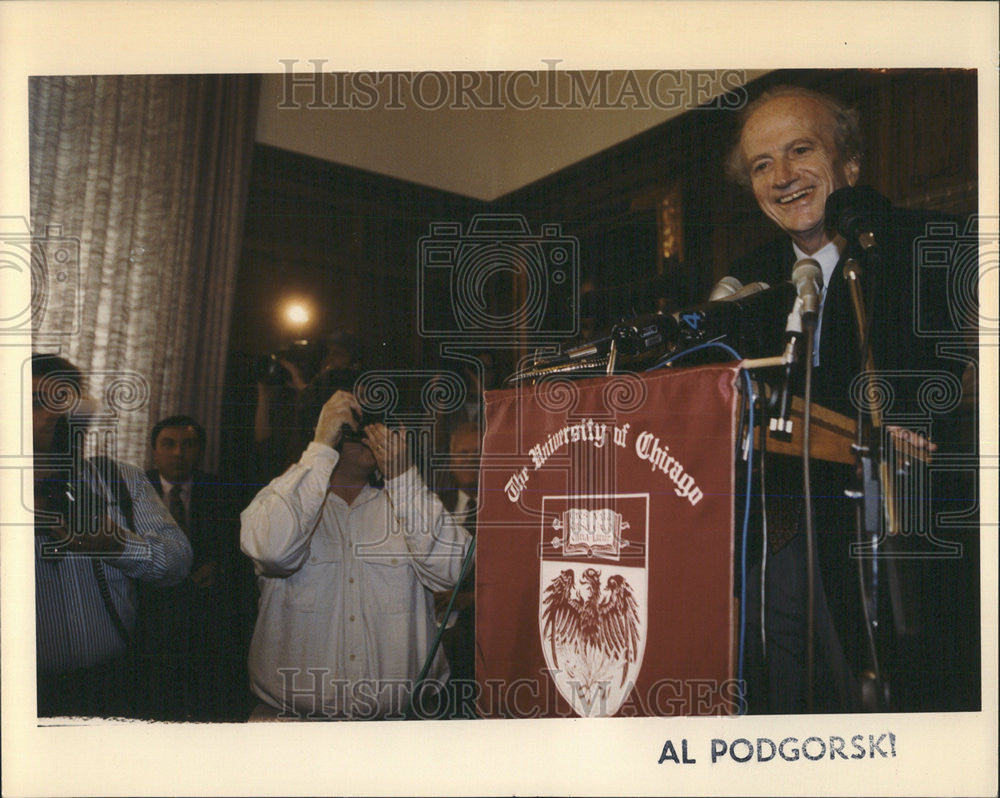 1992 Press Photo Chicago Economics Professor Gary Becker University Nobel Prize - Historic Images