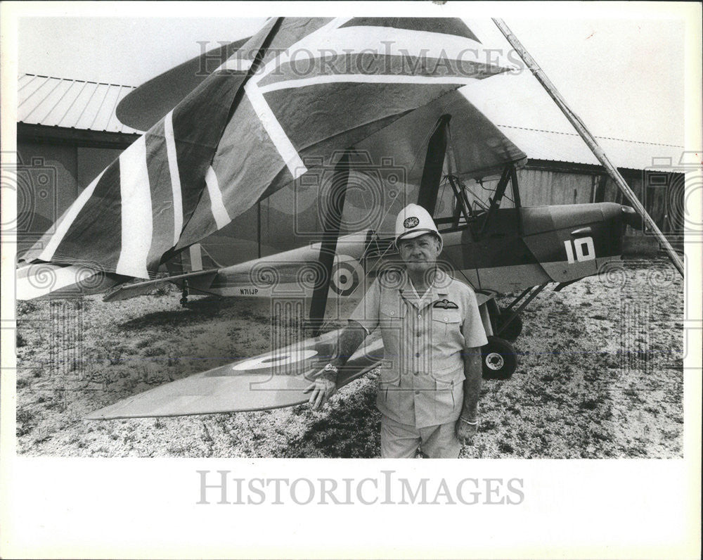 1983 Press Photo Bob Curtin Tiger Moth Biplane Crystal Lake - Historic Images