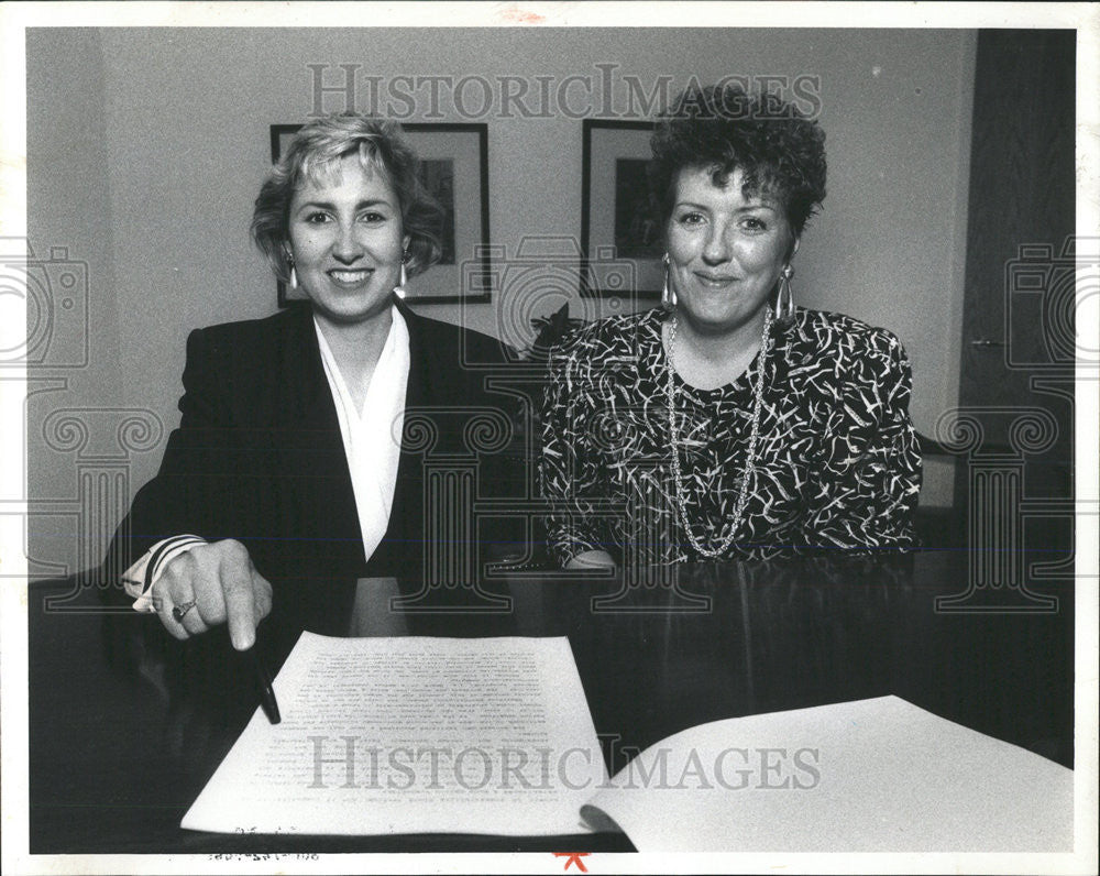 1991 Press Photo Beverly Pekala Nancy Curran blood test attempt judicial order - Historic Images