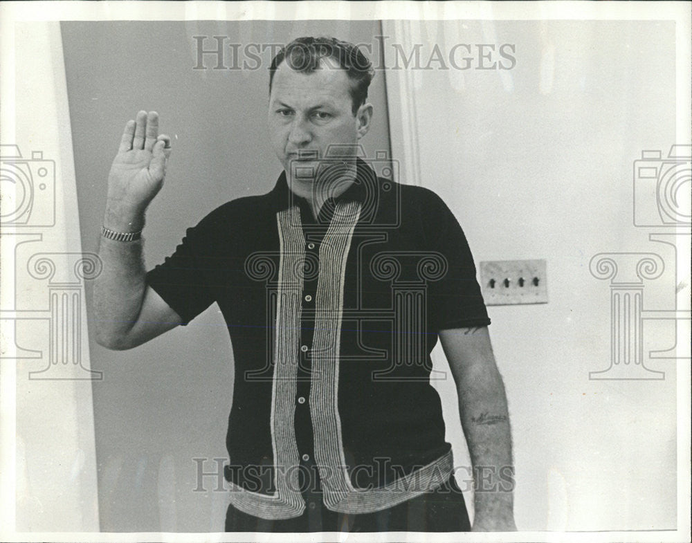 1964 Press Photo Murdered woman Husband John Bebar carpenter cook county morgue - Historic Images