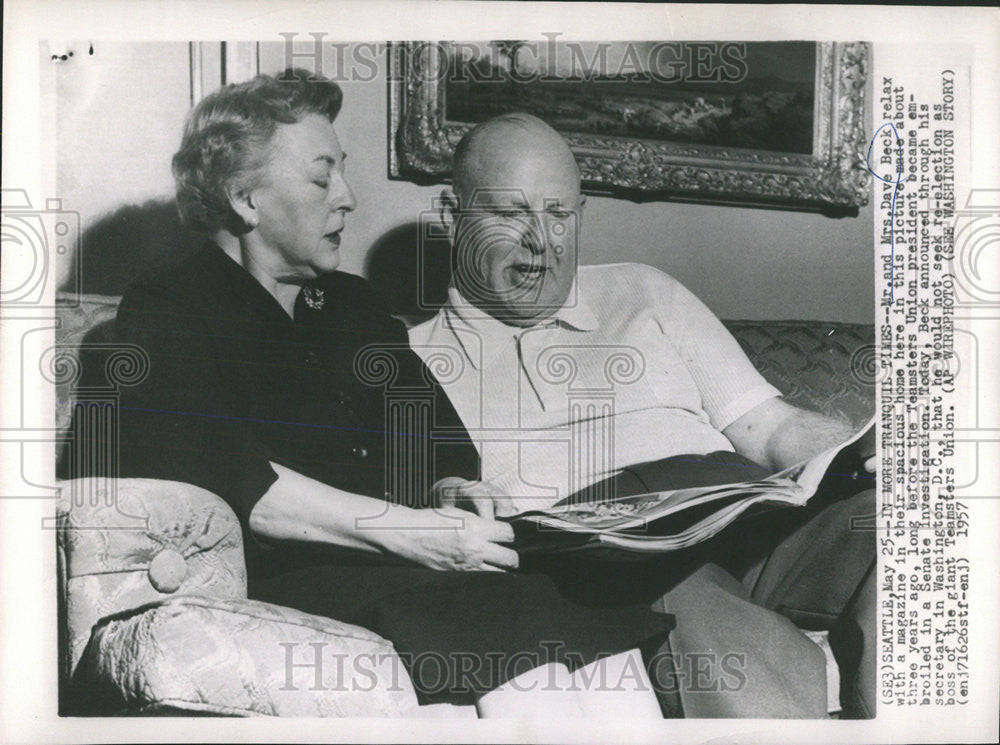 1957 Press Photo Mr Mrs Dave Beck magazine Senate Investigation Washington DC - Historic Images