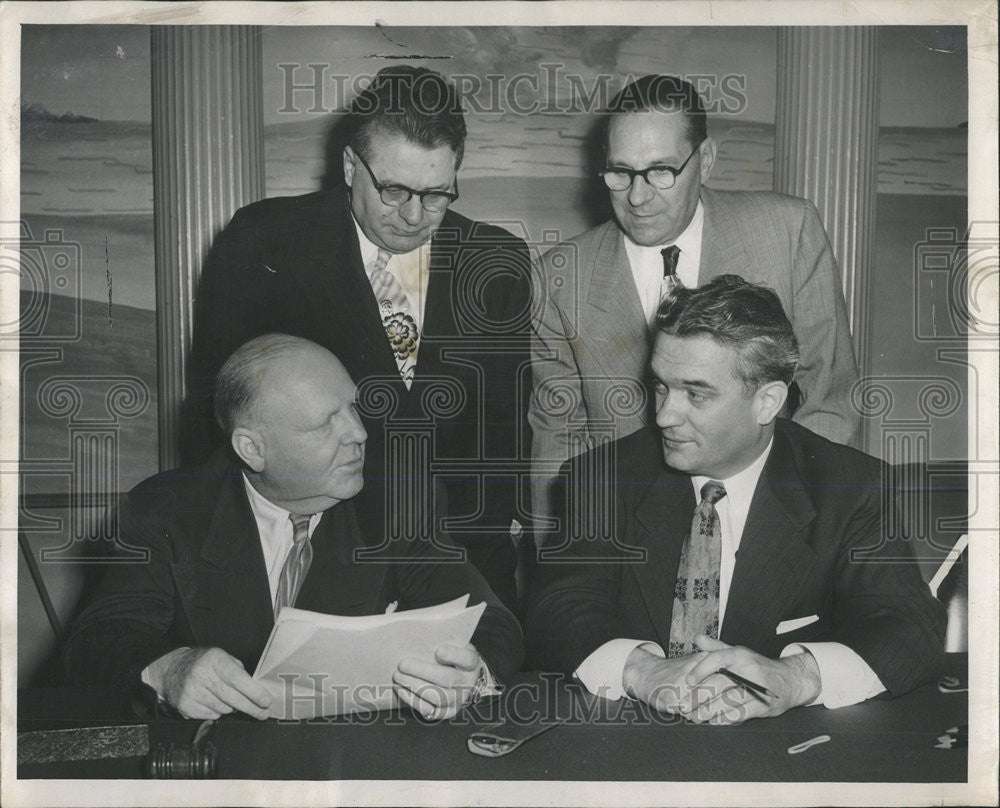 1951 Press Photo Dave Beck Executive Vice President Teamsters Union - Historic Images