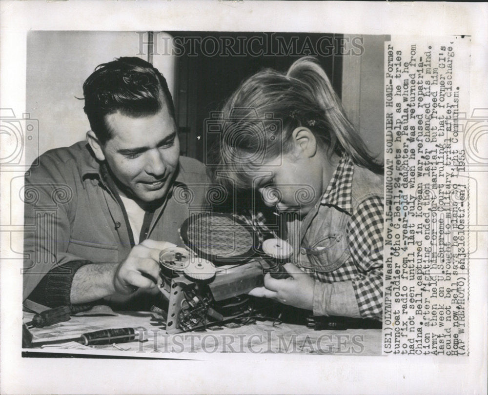 1955 Press Photo Former Turncoat Soldier Otho G. Bell Daughter Paula - Historic Images