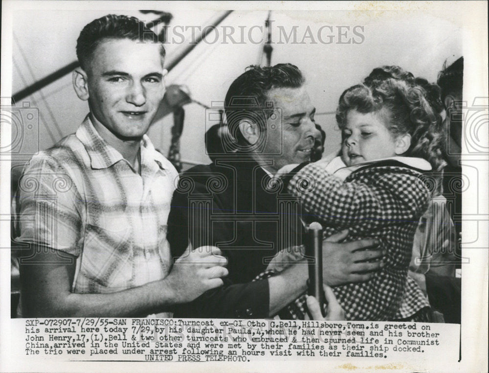 1955 Press Photo Turncoat Otho Bell Hillsboro Greet Arrival Daughter Paula John - Historic Images