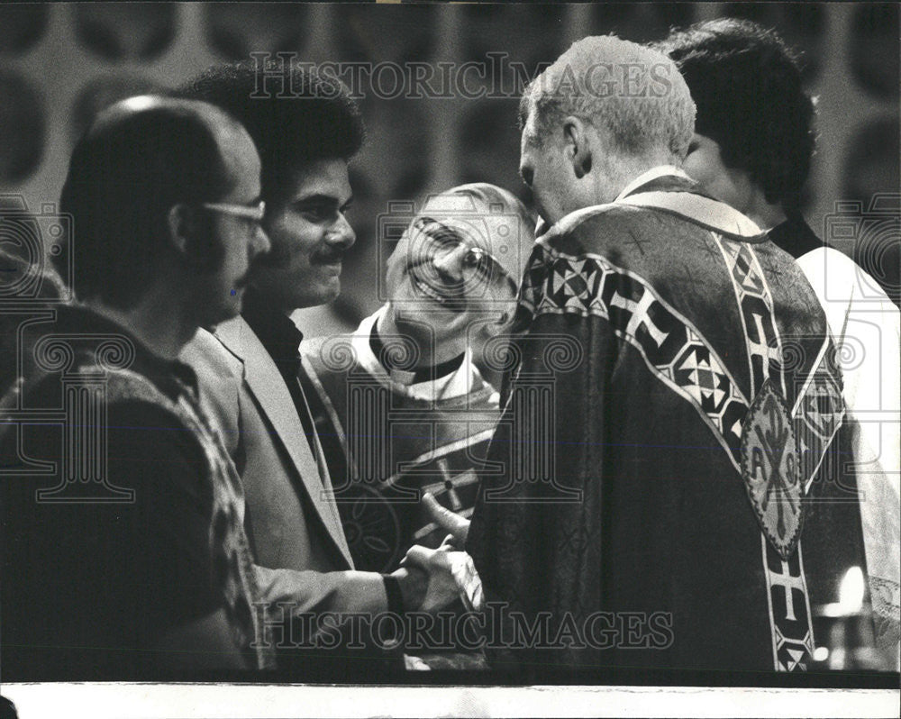 1977 Press Photo Rev William J Berghaus St Aloysius Church Pastor - Historic Images