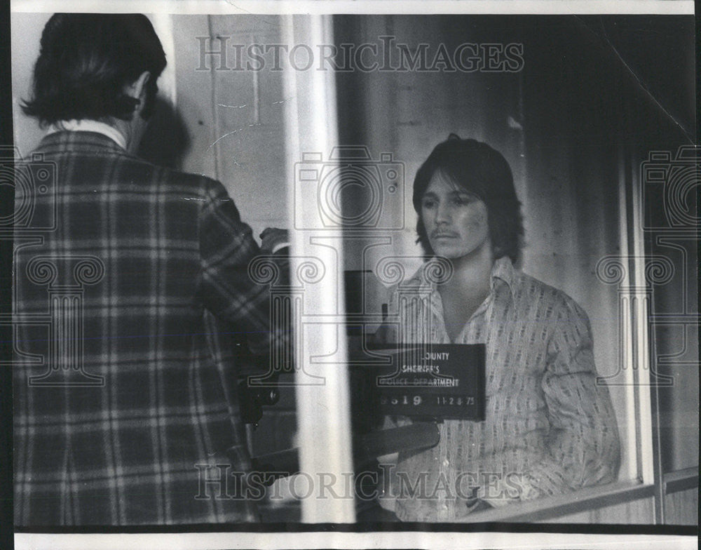 1975 Press Photo Juan Jose Aldape killer Niles Sheriff Police Station Pamela - Historic Images