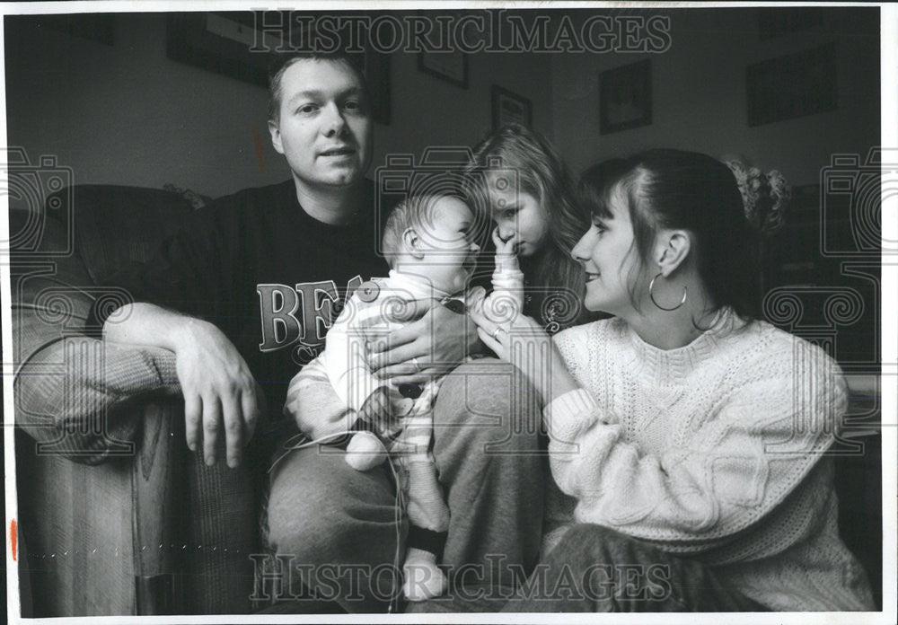 1993 Press Photo Troy Albuck wife Kelli Persian Gulf Syndrome Veteran war - Historic Images