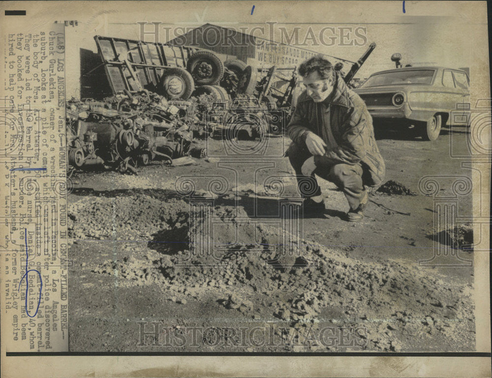 Press Photo Chuck Gurlekian Owner Wreck Yard Los Angeles Suburb Pile Cement - Historic Images