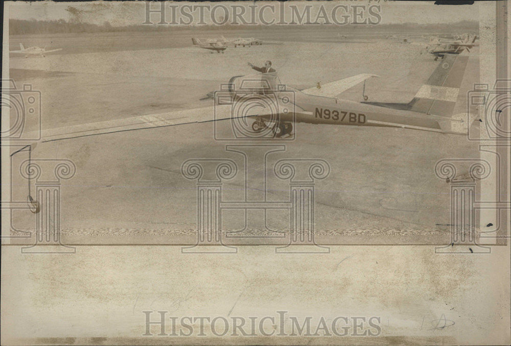 1967 Press Photo Ready Plane For Nonstop World Flight. - Historic Images