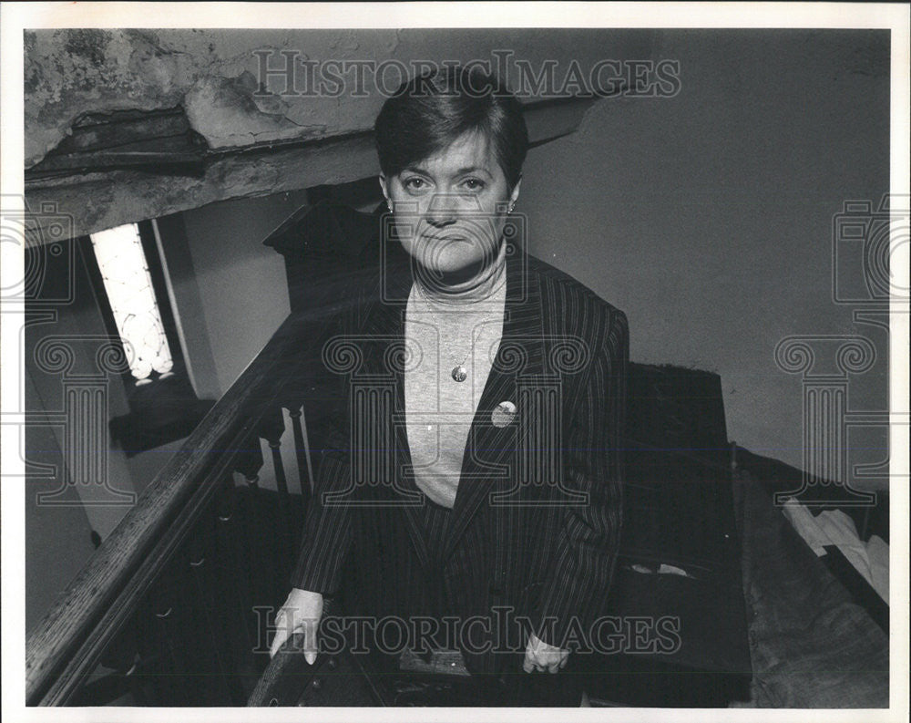 1991 Press Photo Pastor Rev.Bonnie Beckonchrist on the balcony of church. - Historic Images