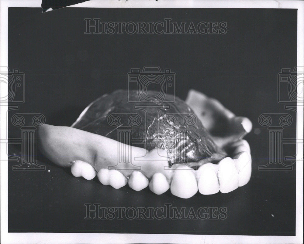 Press Photo Acrillic four center teeth Cuspids - Historic Images