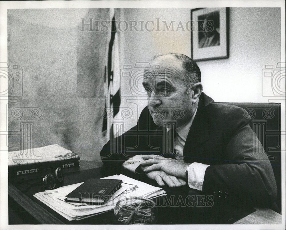 1975 Press Photo Pix Show Ehud Avriel new Office Wacker New Israeli Consulate - Historic Images