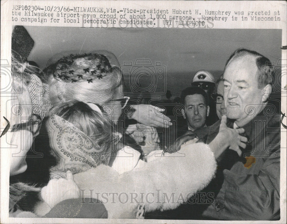 1966 Press Photo Vice-President Hubert H.Humphrey in Election Campaign. - Historic Images