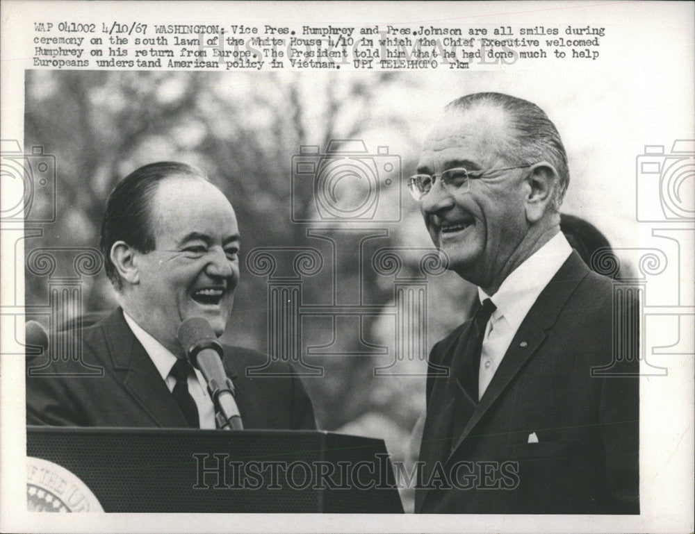 1967 Press Photo Vice President Humphrey President Johnson Smile Ceremony - Historic Images