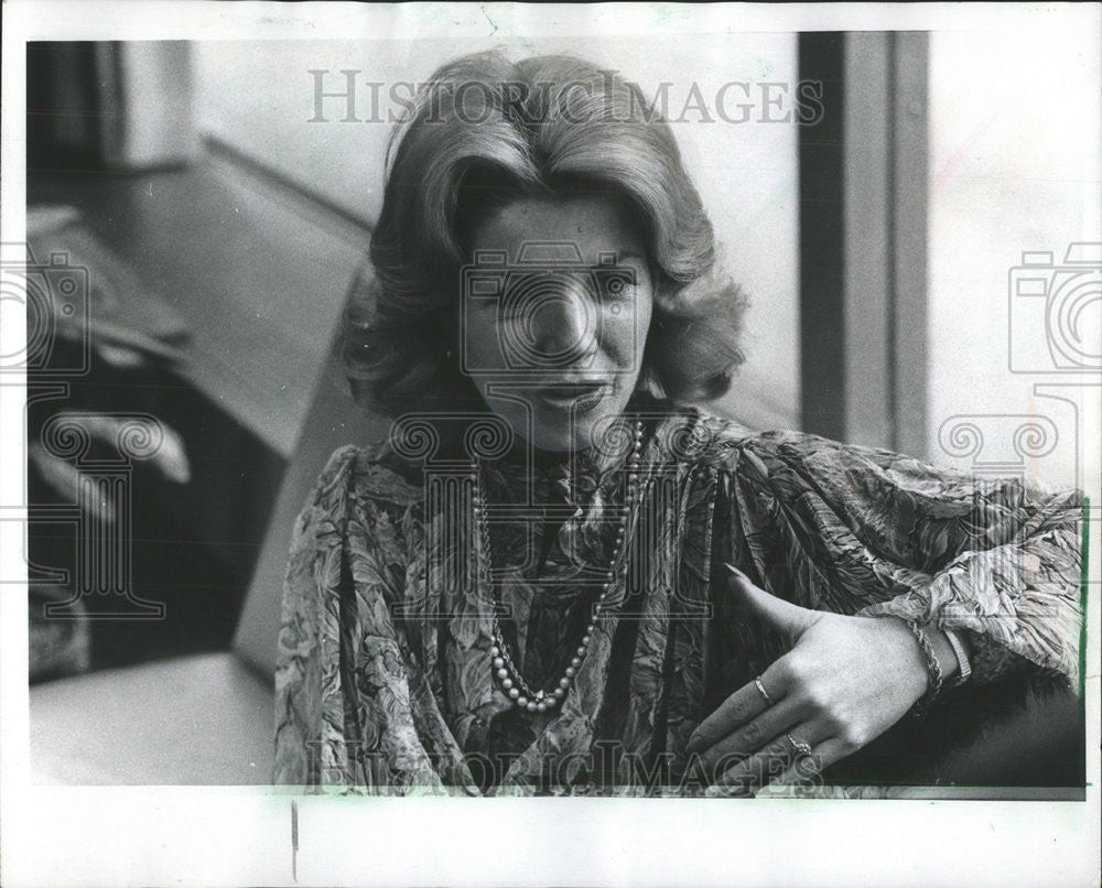 1977 Press Photo Holly Flor vice president director cosmetics beauty services NY - Historic Images