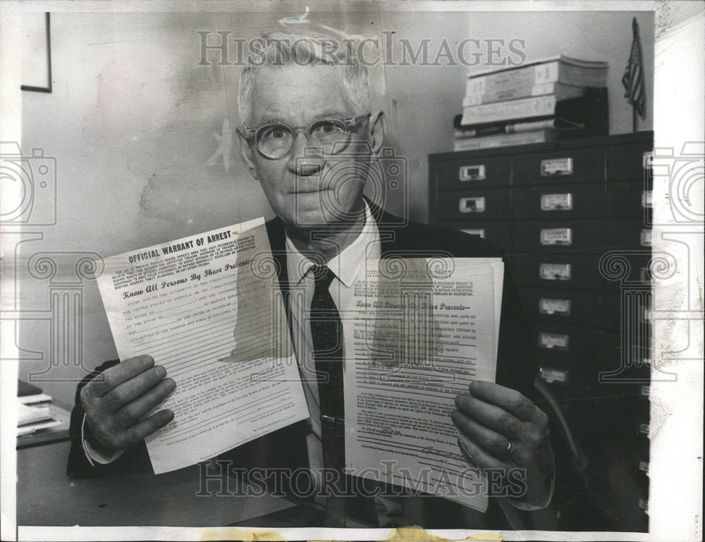 1966 Press Photo Austin Flett Insurance Executive Copy Offical Warrant Arrest - Historic Images