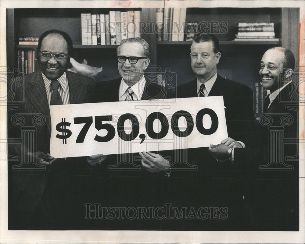 1973 Press Photo Arthur Fletcher United Negro College campaign McCormick King - Historic Images