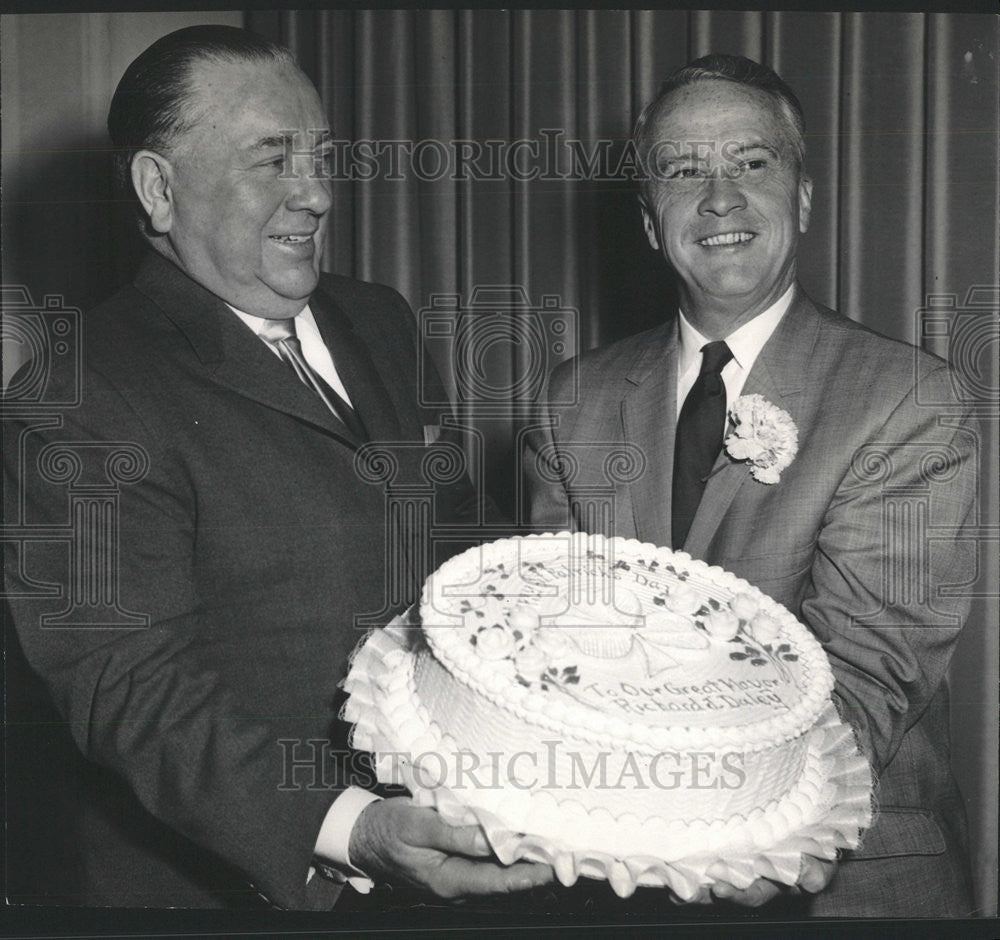 1967 Press Photo Mayor Richard Daley Joseph Fisher manager American Baking Co - Historic Images