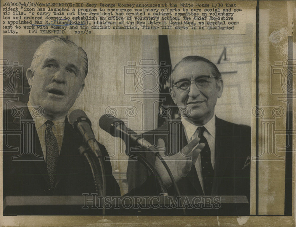 1969 Press Photo HUD Sec George Romney White House president Nixon program - Historic Images