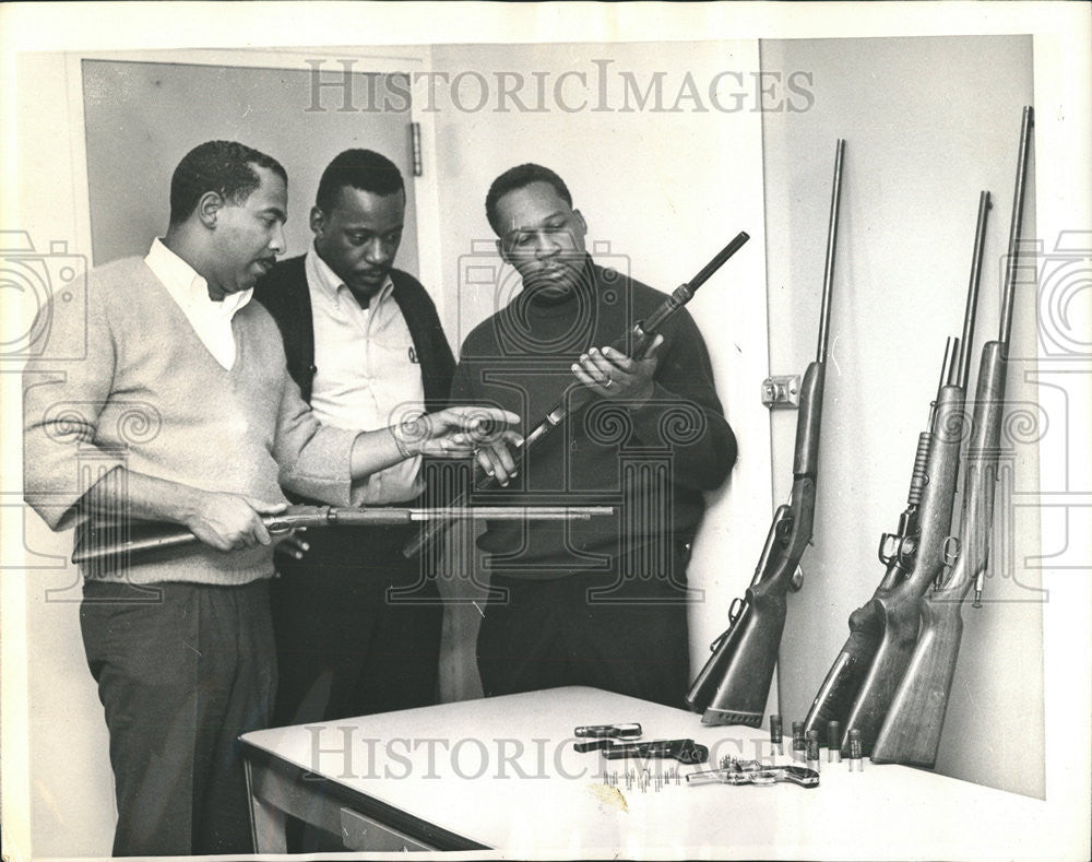 1966 Press Photo Officer WmD Crowell  Jessie Richardson Lamont Kaazze Juveniles - Historic Images
