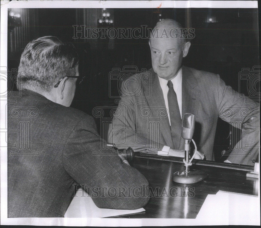 1958 Press Photo Newspaper publisher John S. Knight Talks with Rep. Oren Harris - Historic Images