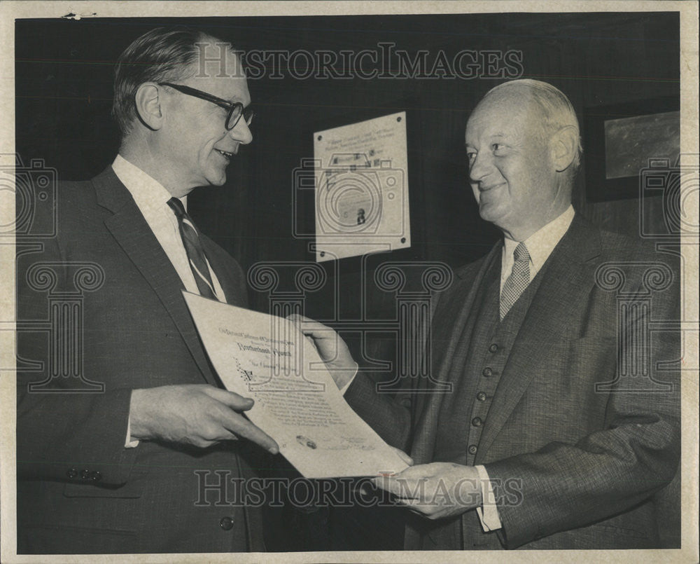 1958 Press Photo Willard Johnson John S Knight National Conference of Christians - Historic Images