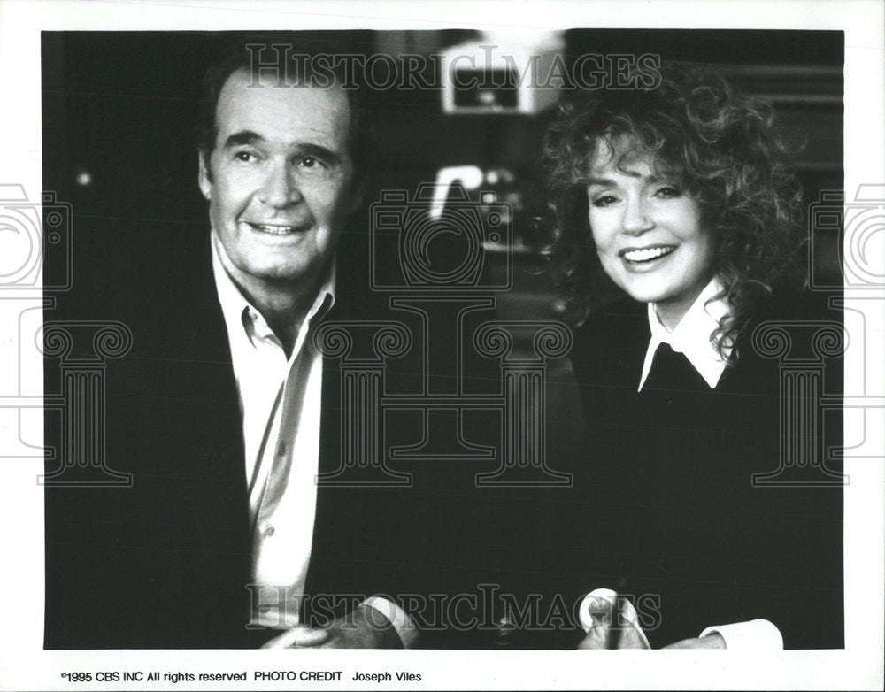 1996 Press Photo James Garner Private detective Jim Rockford Dyan Cannon Jess - Historic Images