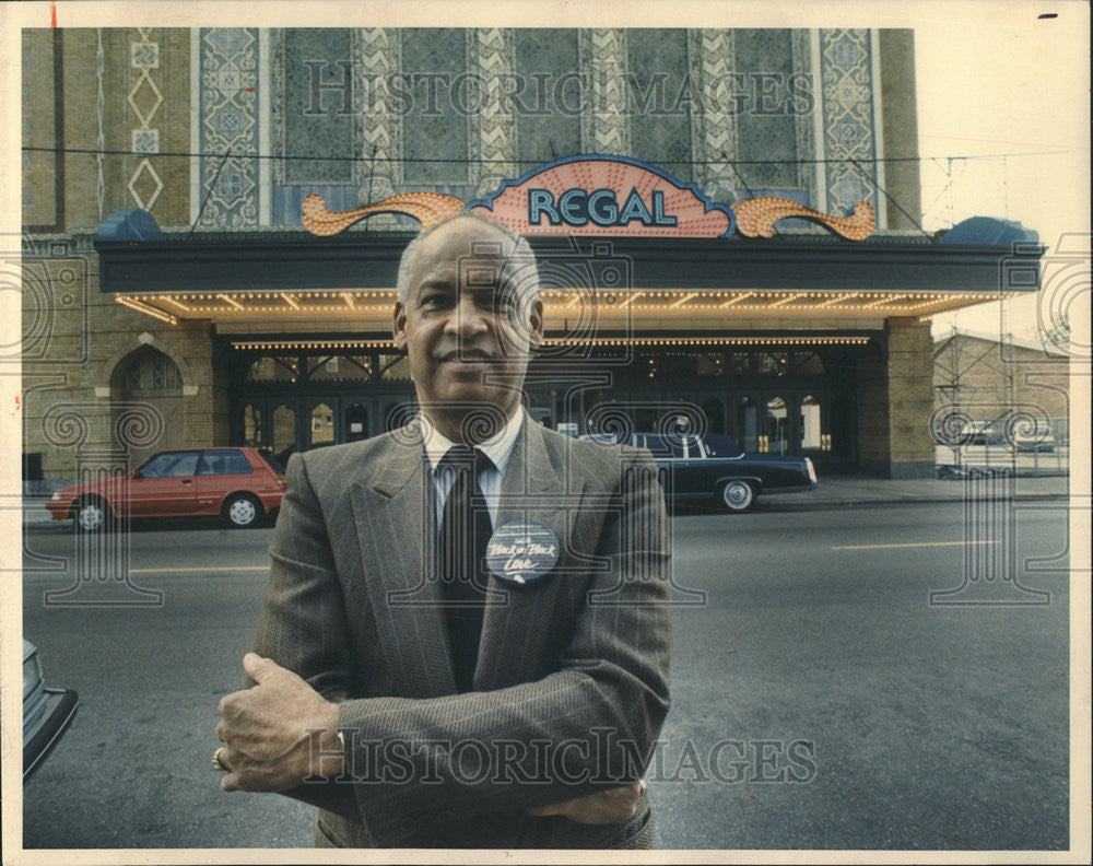 1987 Press Photo Edwards Gardner Civic leader theater Regal Celeb Column - Historic Images