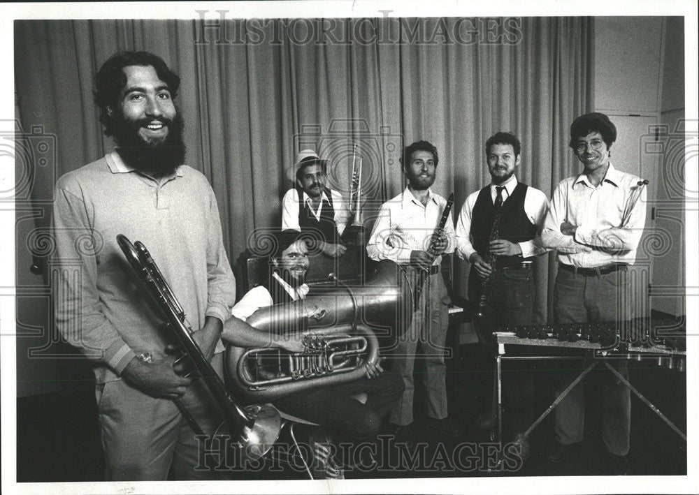 1980 Press Photo Klezmorim Six Man Band Several Hundred Year Jewish Street Music - Historic Images