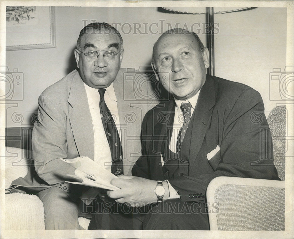 1956 Press Photo Press Conference Julian Freeman  Indianapolis Rabbi Israel - Historic Images