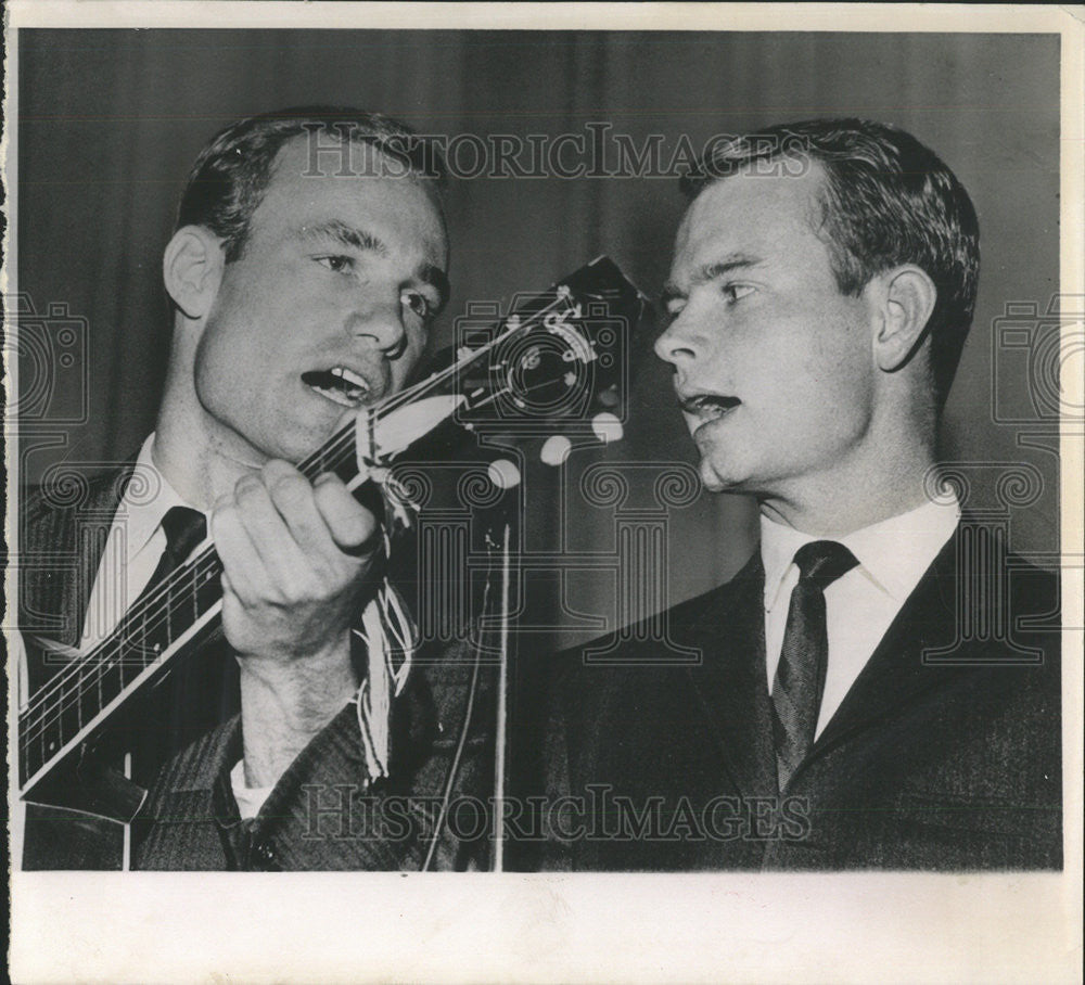 1964 Press Photo Goldwater boys Barry Jr New York guitar Organization hootenanny - Historic Images