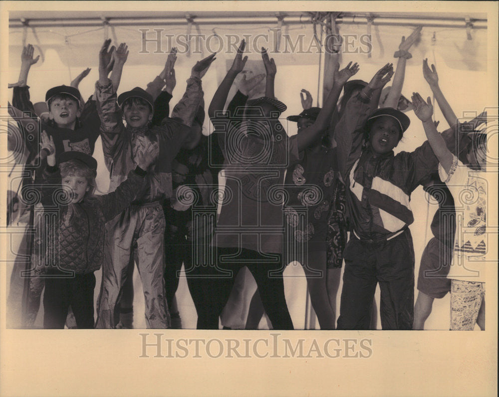 1993 Press Photo Happy Club Sing Dance Festival Group Promote Good  Material - Historic Images