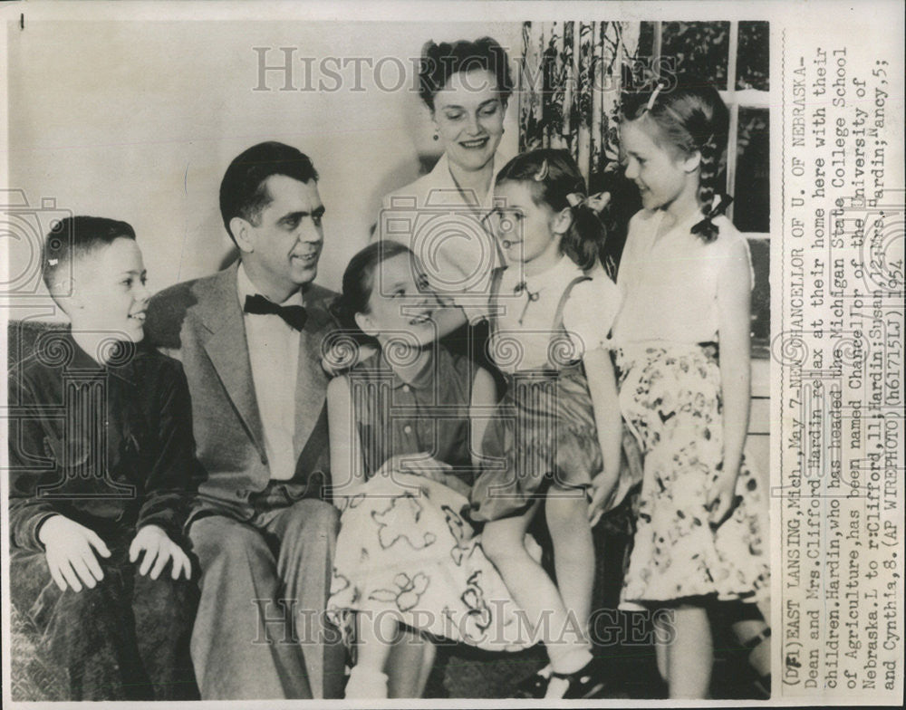 1954 Press Photo East Lansing Michigan Clifford Hardin Nancy Cynthia Nebraska - Historic Images