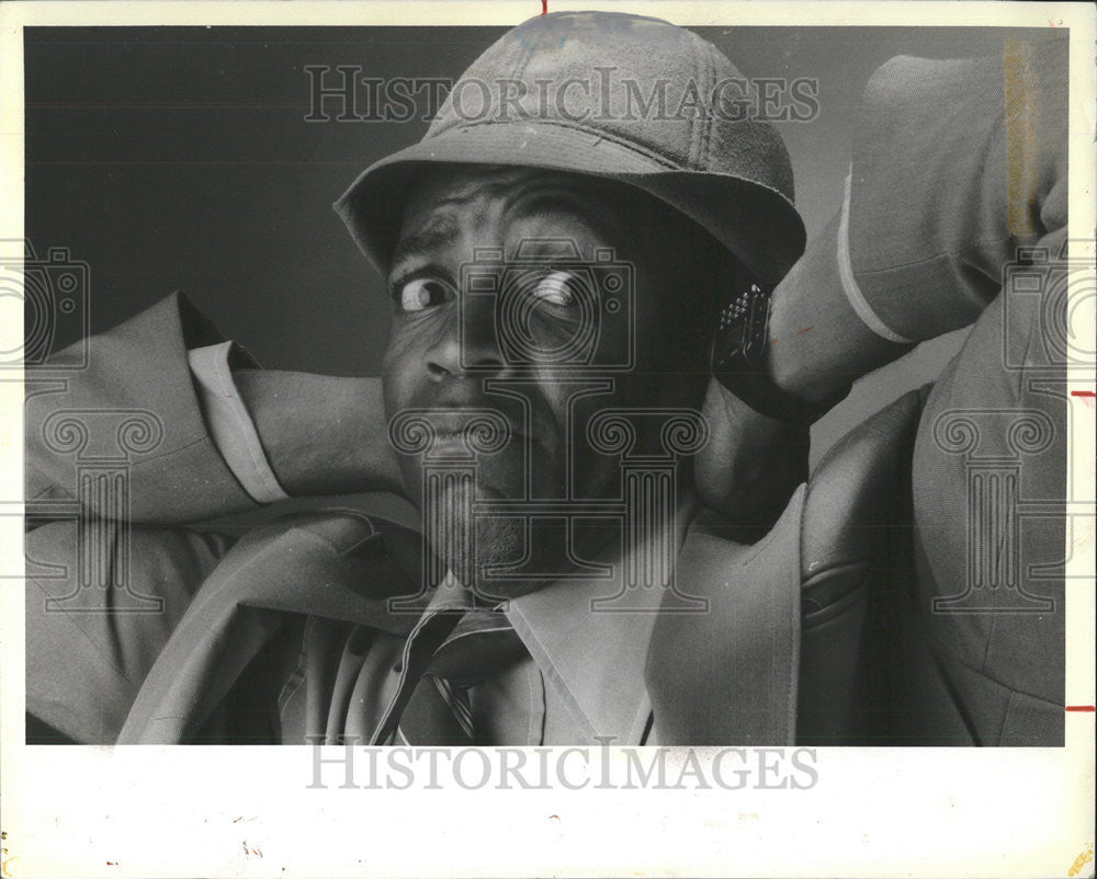 1984 Press Photo Whether Force Farce Impel Aaron Freeman Portrait Robin Hood - Historic Images