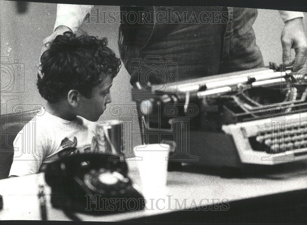 1979 Press Photo Edilberto Garcia police station Home Kidnapped Arrest Suspect - Historic Images