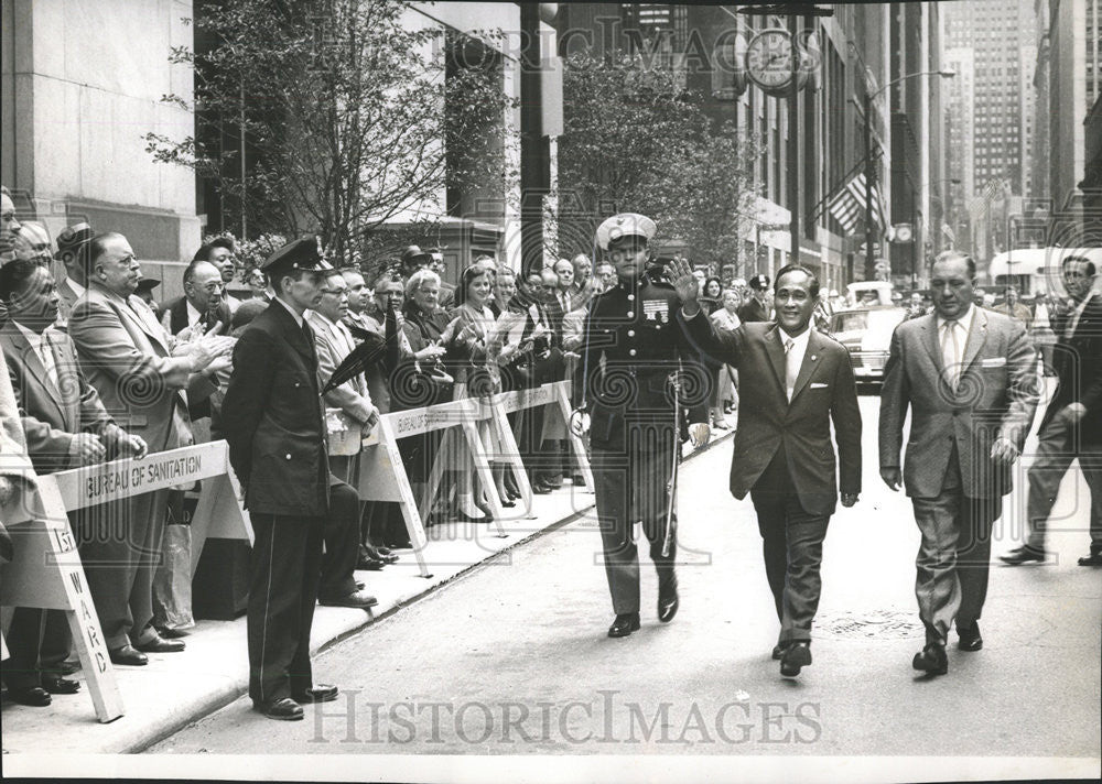 1958 Press Photo Midway Airport  Carlos Garcia wife Leonila Chicago Filipino - Historic Images