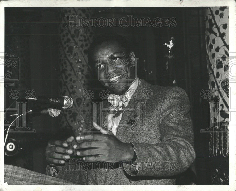 1985 Press Photo Guest Speaker Aaron Freeman Chicago Comedian Political - Historic Images