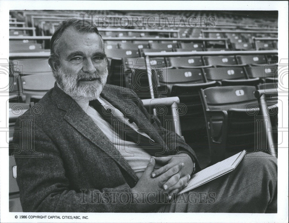 1986 Press Photo Ray Gandolf  host writer Our World Yankee stadium  baseball - Historic Images