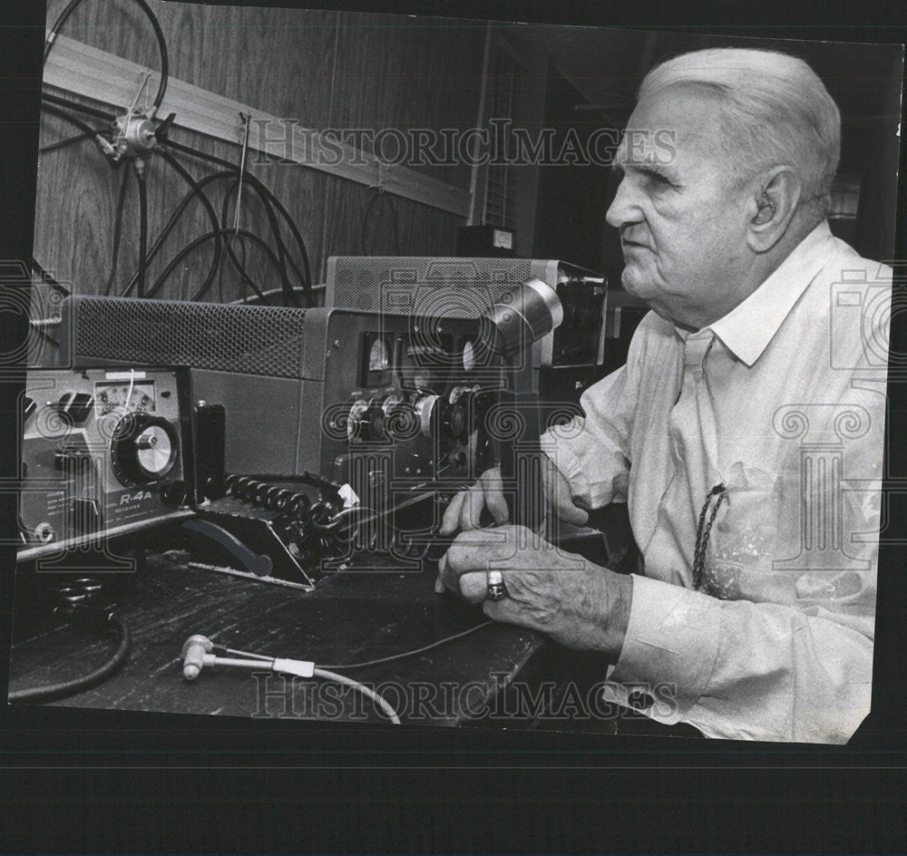 1973 Press Photo Blind Radio Operator Julian Gannon South Charles station - Historic Images