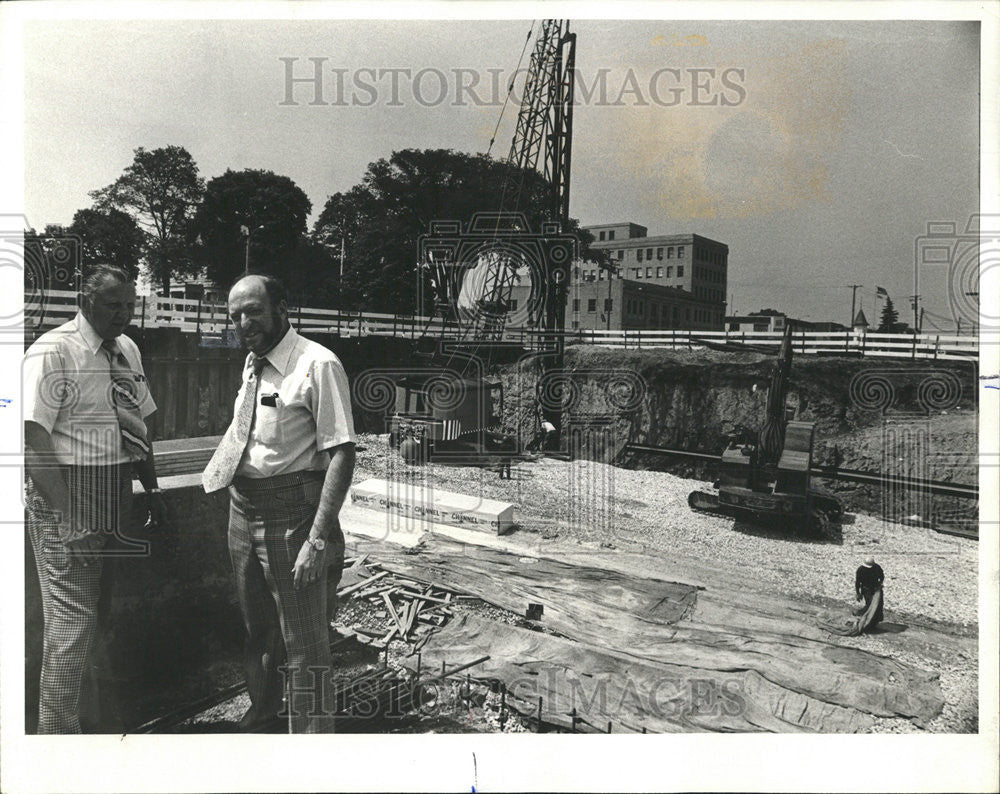 1977 Press Photo Mayor Abner Ganet Beard City Manager Robert Palmer - Historic Images