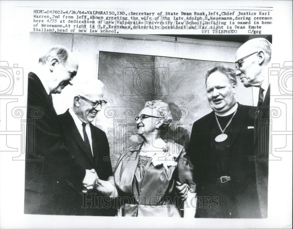 1964 Press Photo Secretary State Dean Rusk Chief Justice Earl Warren Adolph - Historic Images