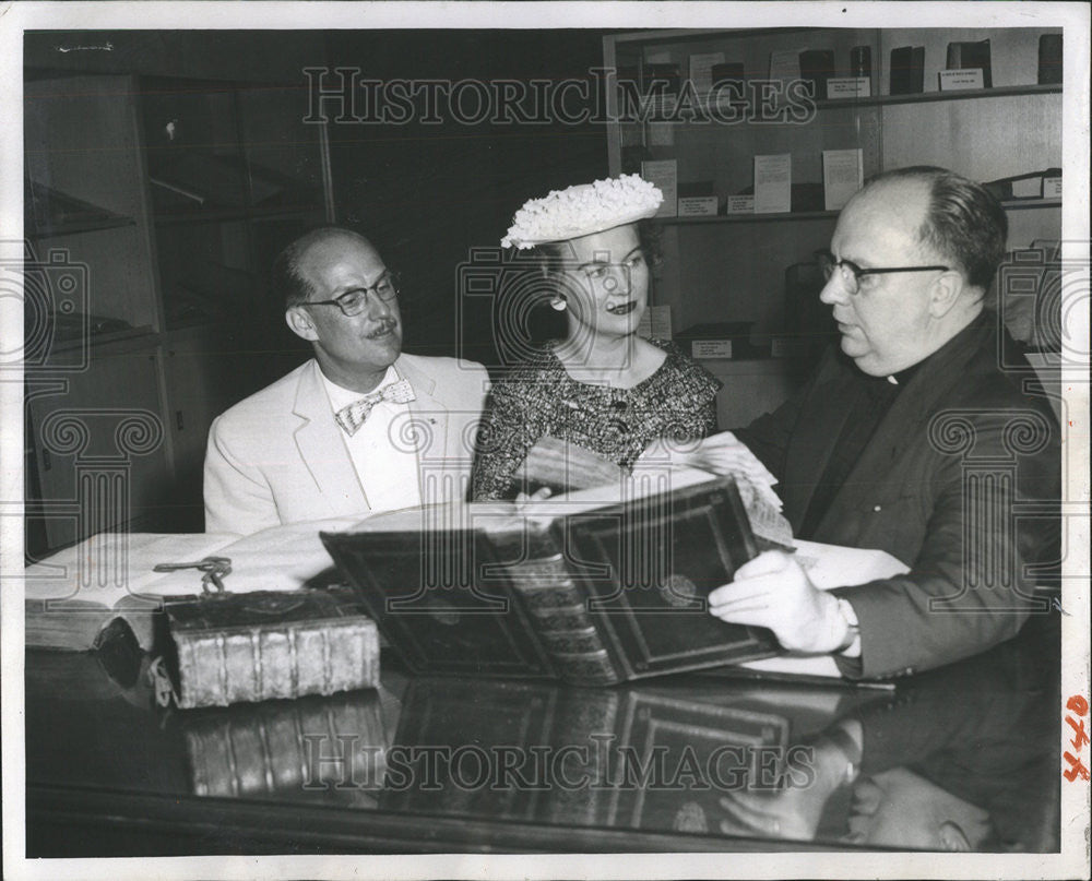 1957 Press Photo George Washington Bible Will Used On Altar At Youth Convention - Historic Images