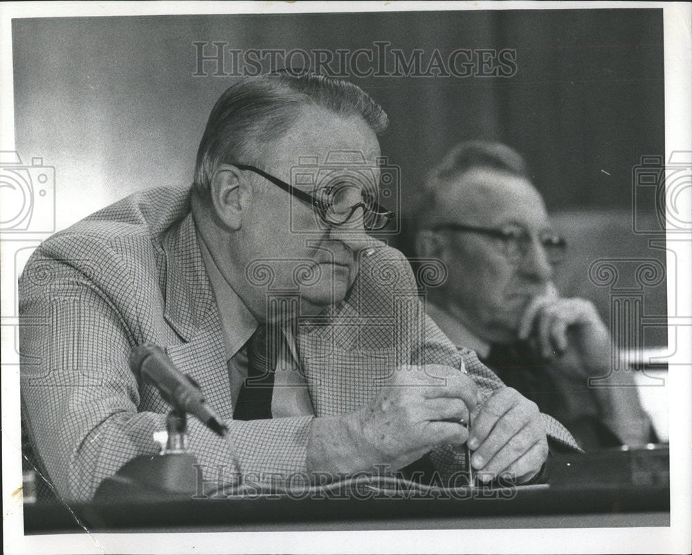 1974 Press Photo Webber Borchers John Kriegsman Public hearing handgun - Historic Images