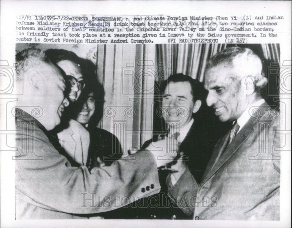 1962 Press Photo Chen Yi And India Minister Krishna Menon Drink Toast Together - Historic Images