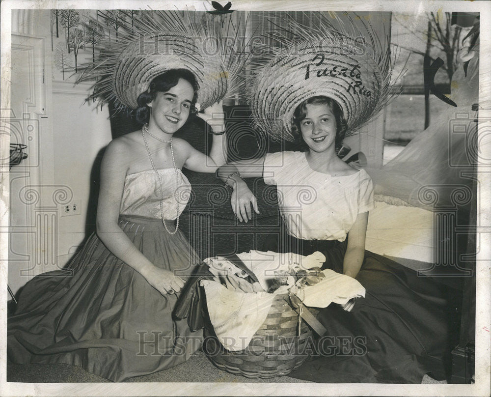 1955 Press Photo Sally Leonard Elena Krautter Mayfair luncheon fashion show - Historic Images