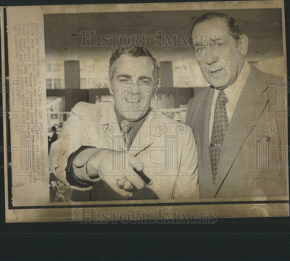 1974 Press Photo Dame Football Coach Parseghian Atletic Krause Shown New Orleans - Historic Images