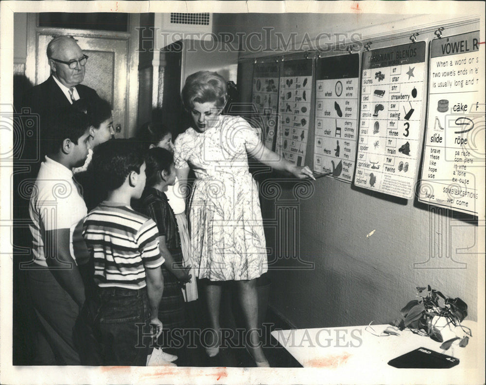 1966 Press Photo Teacher Ellen Krause - Historic Images